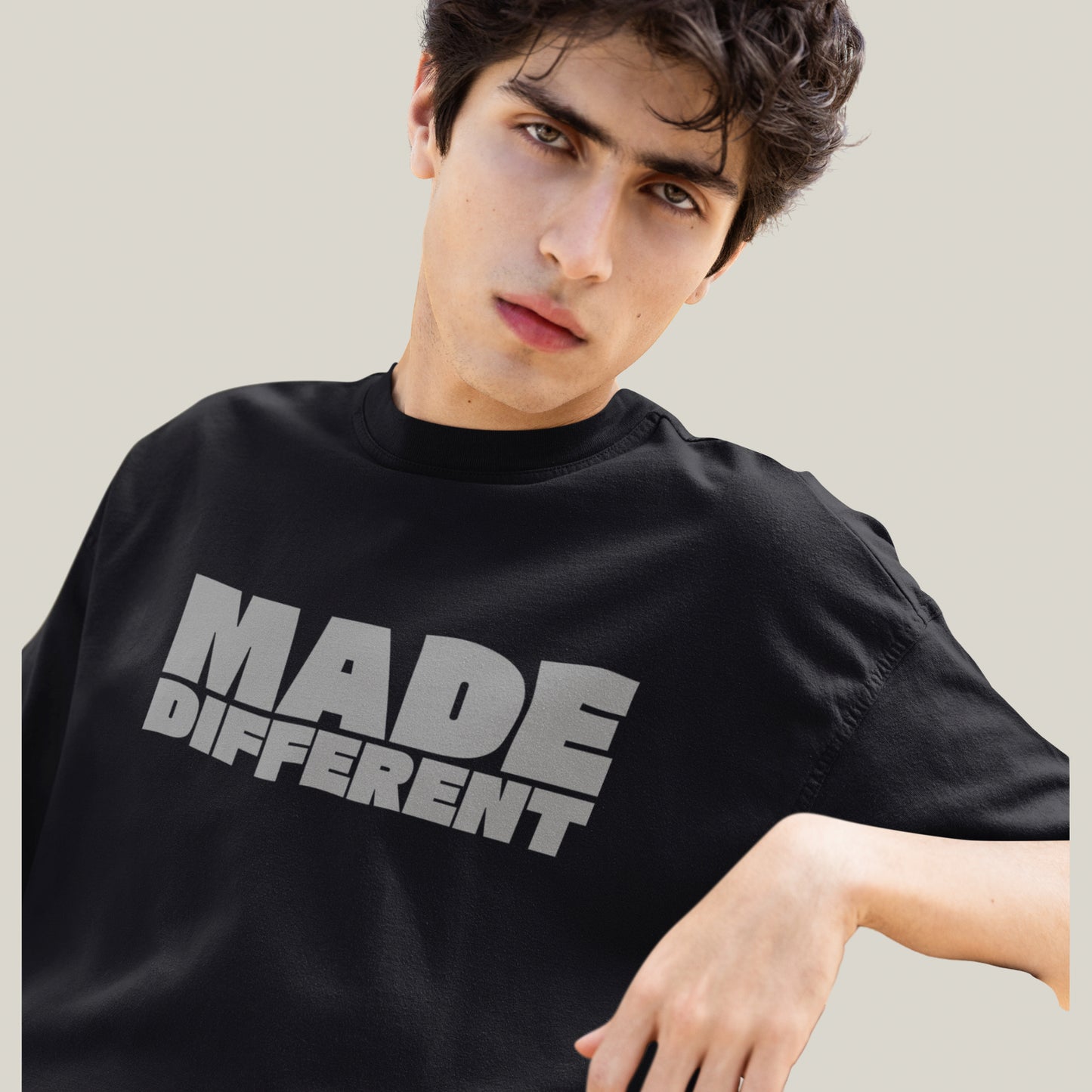 MADE DIFFERENT – Oversized T-shirt-Black