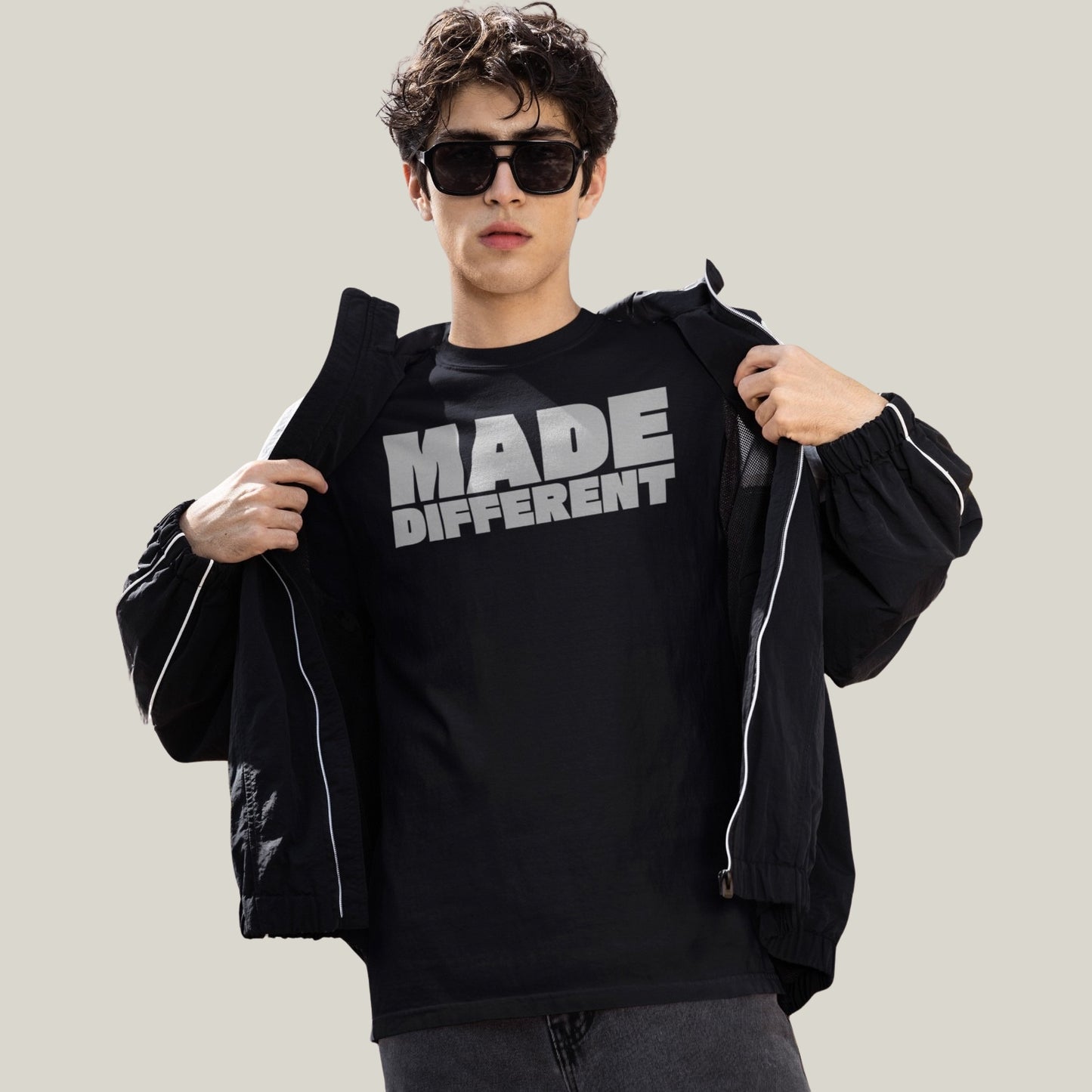 MADE DIFFERENT – Oversized T-shirt-Black