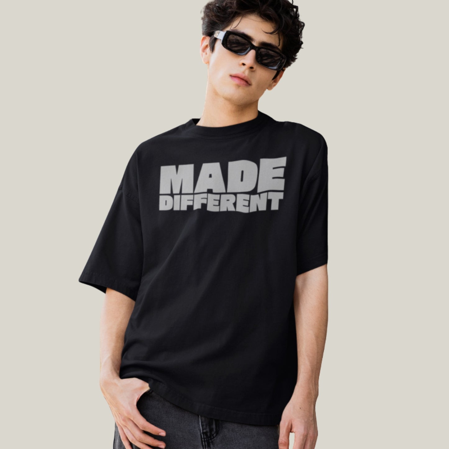 MADE DIFFERENT – Oversized T-shirt-Black