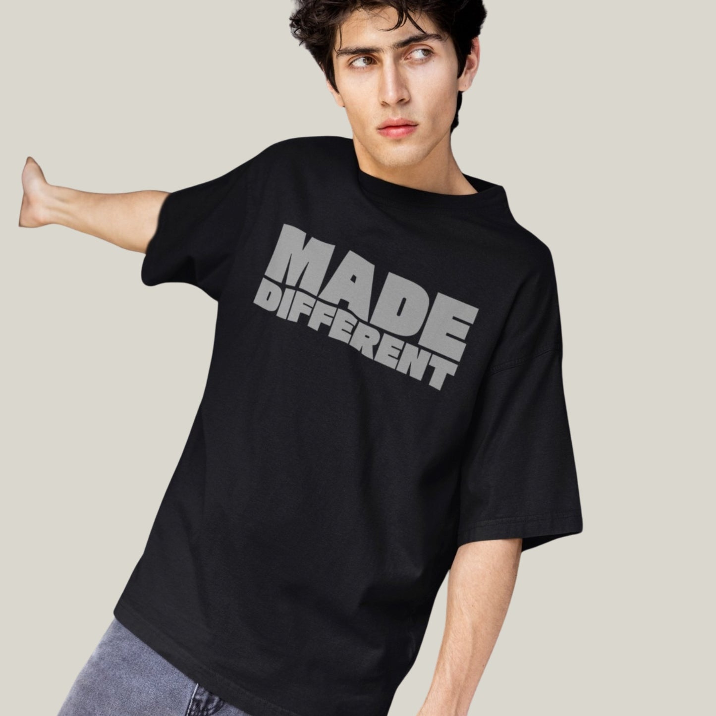 MADE DIFFERENT – Oversized T-shirt-Black